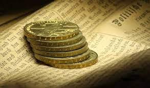 买10万黄金装电饭煲金店报警 警民联手拦截诈骗(买十万块钱的黄金)